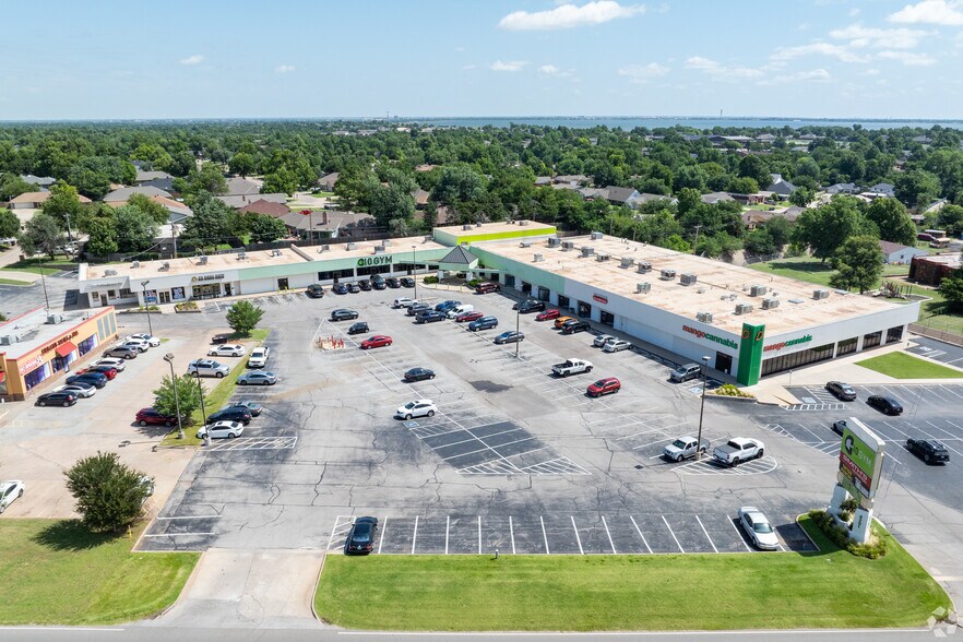 6201-6245 NW Expressway St, Oklahoma City, OK à louer - Aérien - Image 1 de 3