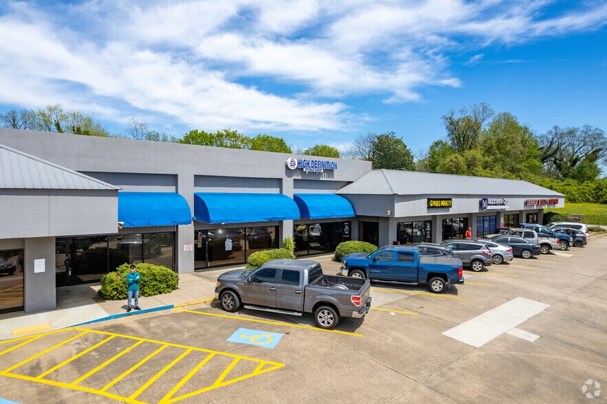 675 E E Butler Pky, Gainesville, GA à louer - Photo du bâtiment - Image 2 de 8