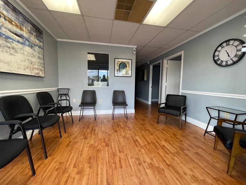 4917 Ehrlich Rd, Tampa, FL à louer - Photo du bâtiment - Image 3 de 6