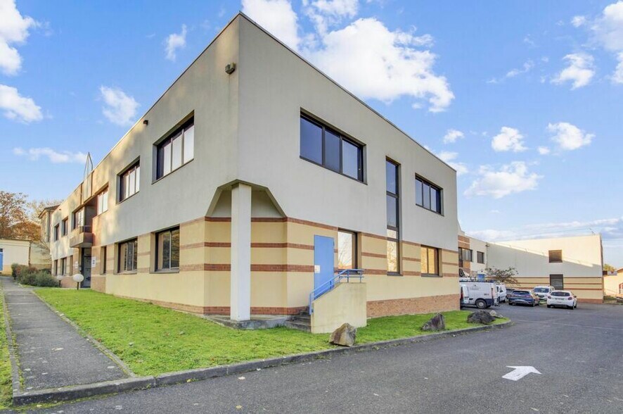 65 Avenue Du General De Gaulle, Champs-sur-Marne for lease - Building Photo - Image 3 of 11