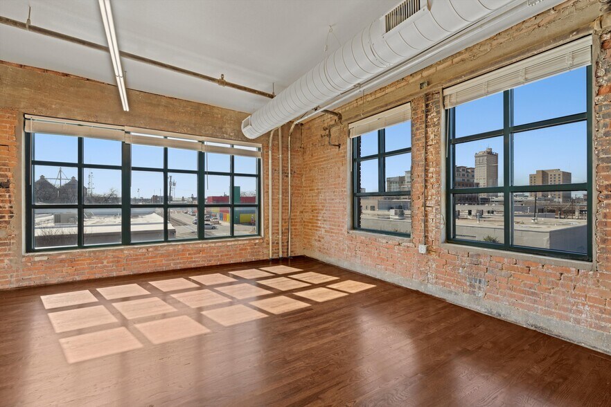 401 S 3rd St, Waco, TX à louer - Photo du bâtiment - Image 2 de 5