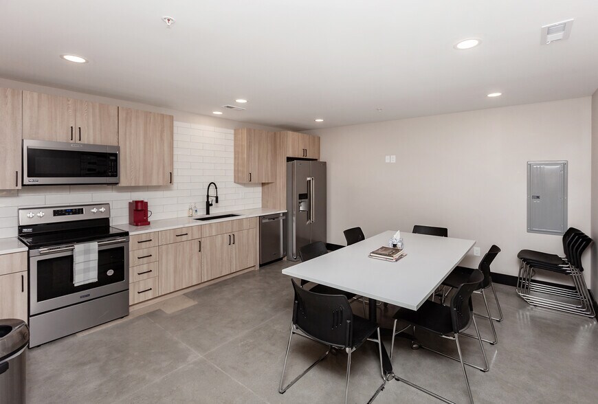 7640 SW 22nd St, Des Moines, IA à vendre - Photo du bâtiment - Image 2 de 13