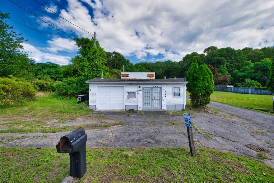 896 Main Rd, Tiverton, RI à vendre - Photo du bâtiment - Image 2 de 14