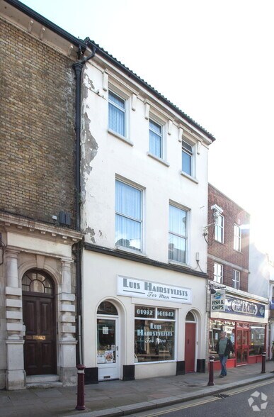 112 Guildford St, Chertsey à vendre - Photo du bâtiment - Image 2 de 2