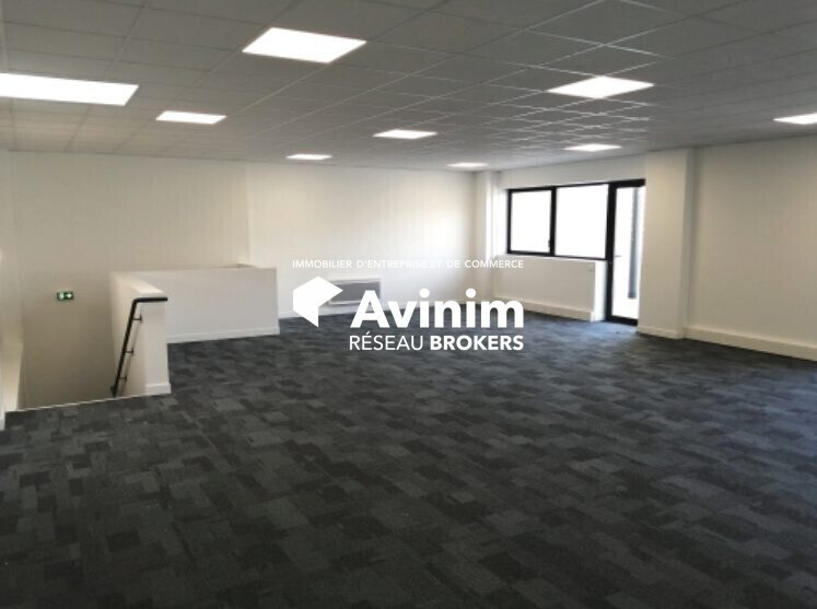 Industrial in Marignane for sale - Building Photo - Image 2 of 5