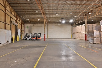 202 Spaulding St, Dowagiac, MI for lease Interior Photo- Image 2 of 9