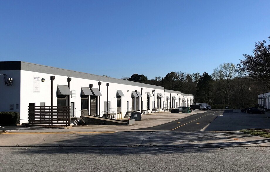 2091-2115 Faulkner Rd NE, Atlanta, GA à louer - Photo du bâtiment - Image 2 de 5