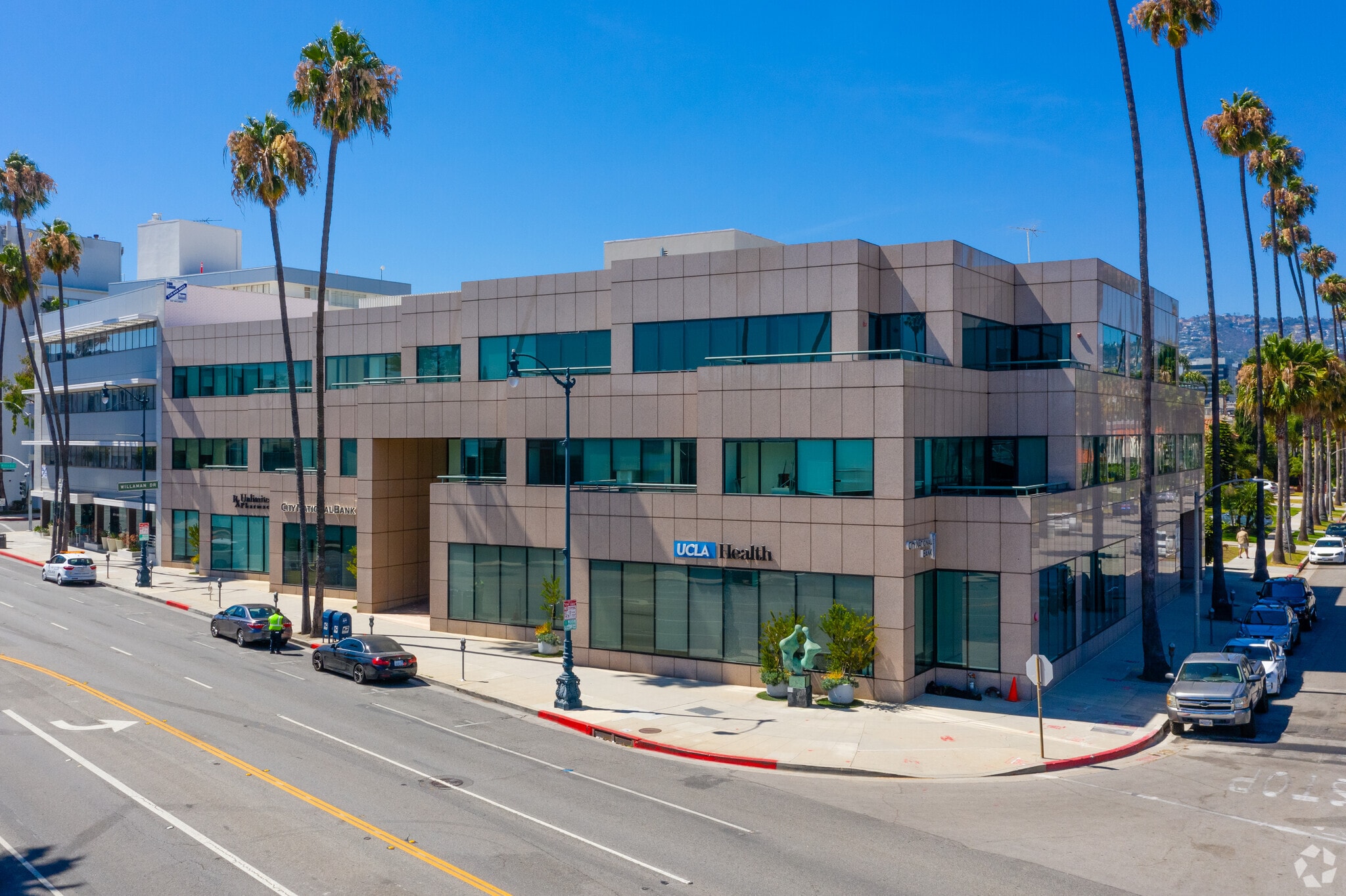 8641 Wilshire Blvd, Beverly Hills, CA for lease Primary Photo- Image 1 of 6