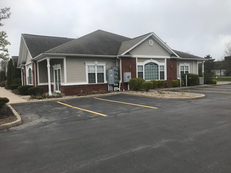 1110 Crosspointe Ln, Webster, NY à louer - Photo du bâtiment - Image 2 de 9