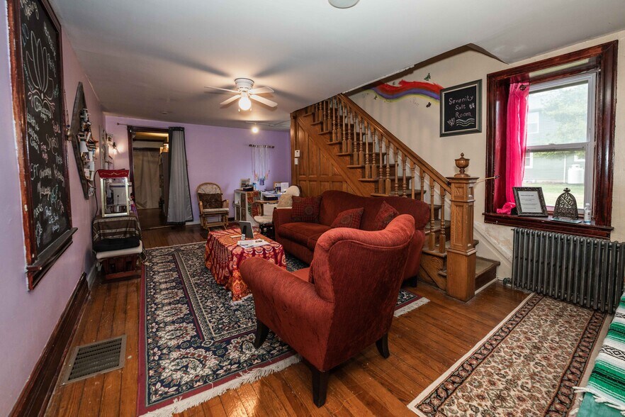 1056 Old Swde Rd portefeuille de 2 propriétés à vendre sur LoopNet.ca - Photo du bâtiment - Image 3 de 8