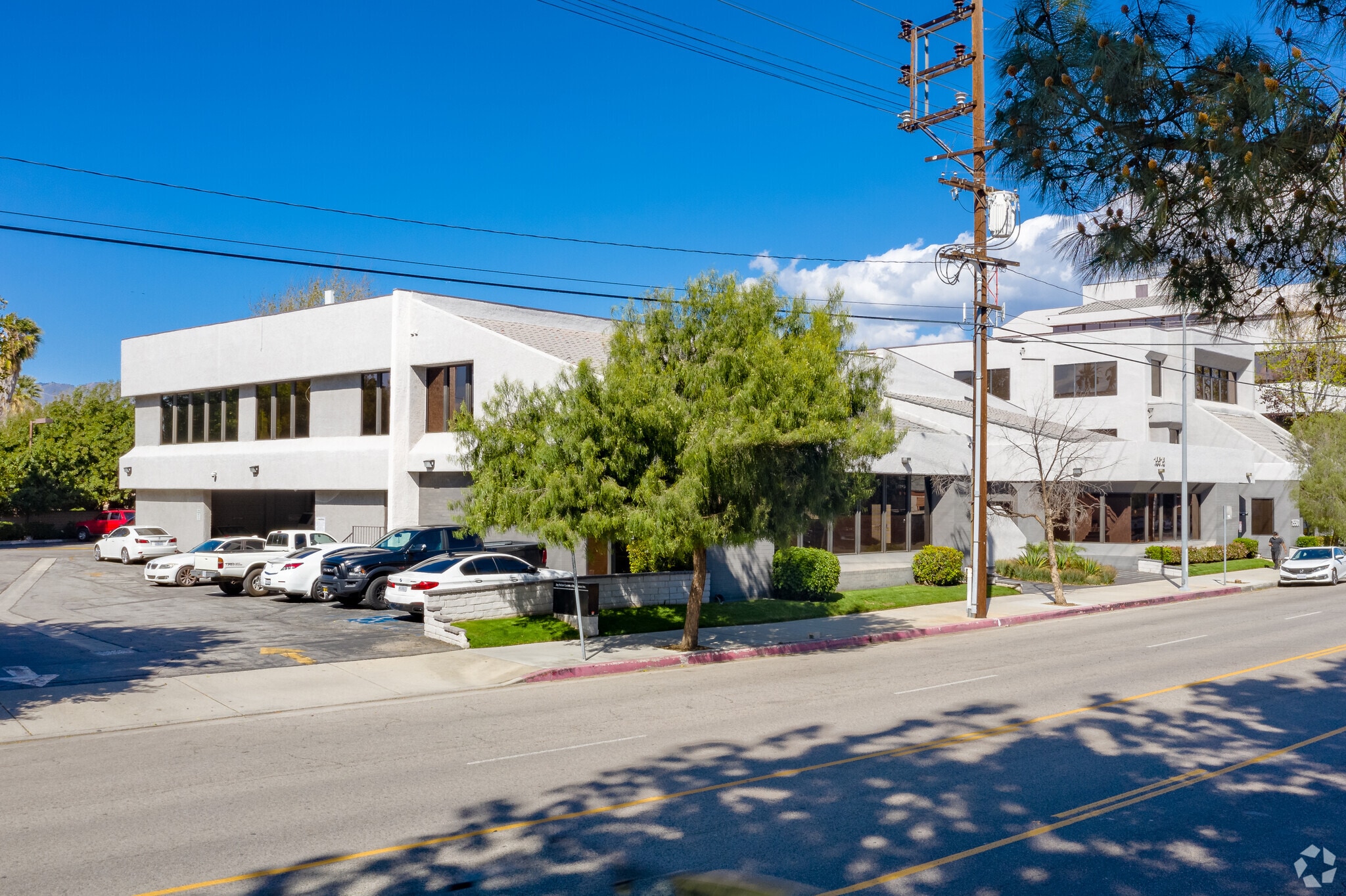 Jade Corporate Center portfolio of 4 properties for sale on LoopNet.ca Primary Photo- Image 1 of 5