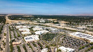 Plus de détails pour 7418 N Blackstone Ave, Fresno, CA - Commerce de détail à louer