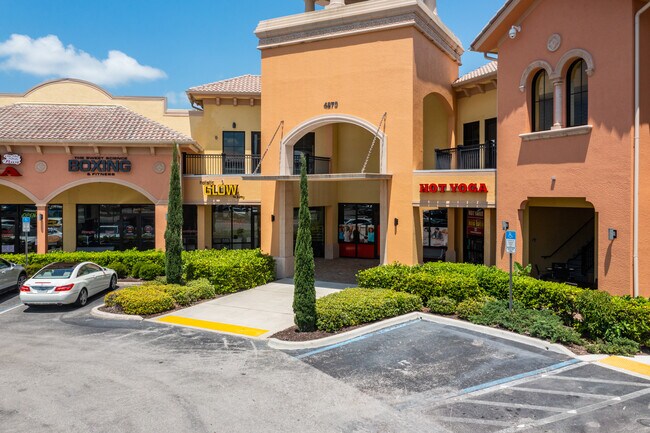 Plus de détails pour 4270 Tamiami Trl E, Naples, FL - Bureau/Commerce de détail, Commerce de détail à louer