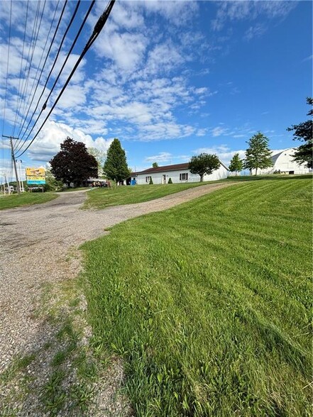 4870 East Pike, Zanesville, OH à vendre - Photo du b timent - Image 1 de 10