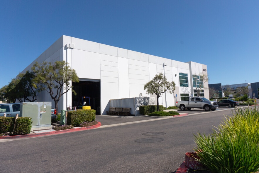 1625 Ord Way, Oceanside, CA à vendre - Photo du bâtiment - Image 2 de 14