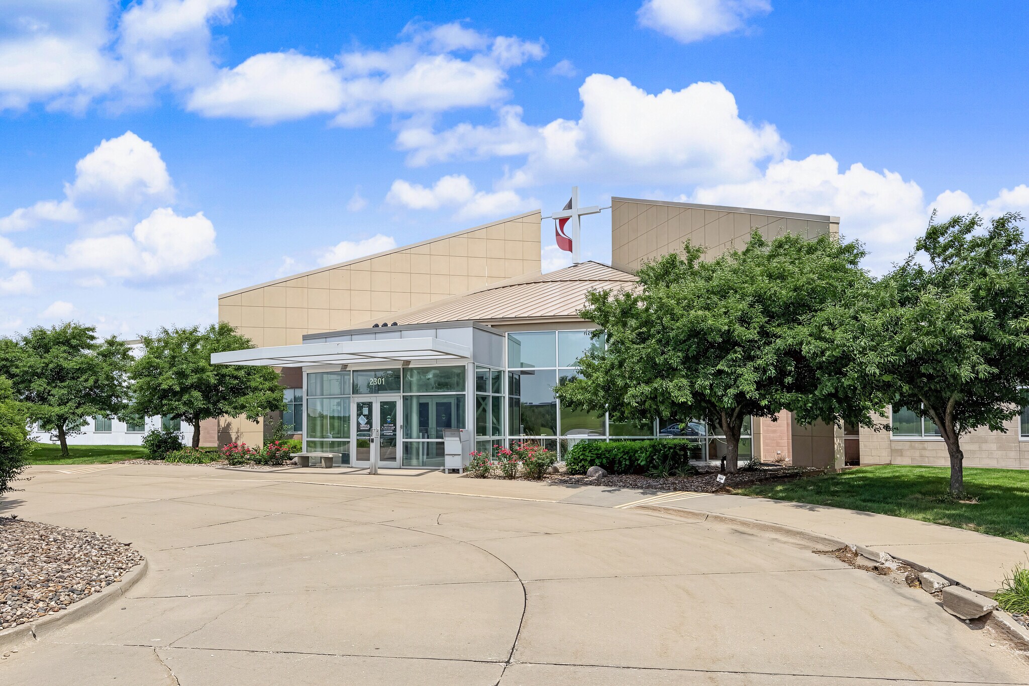 2301 Rittenhouse St, Des Moines, IA à vendre Photo principale- Image 1 de 8