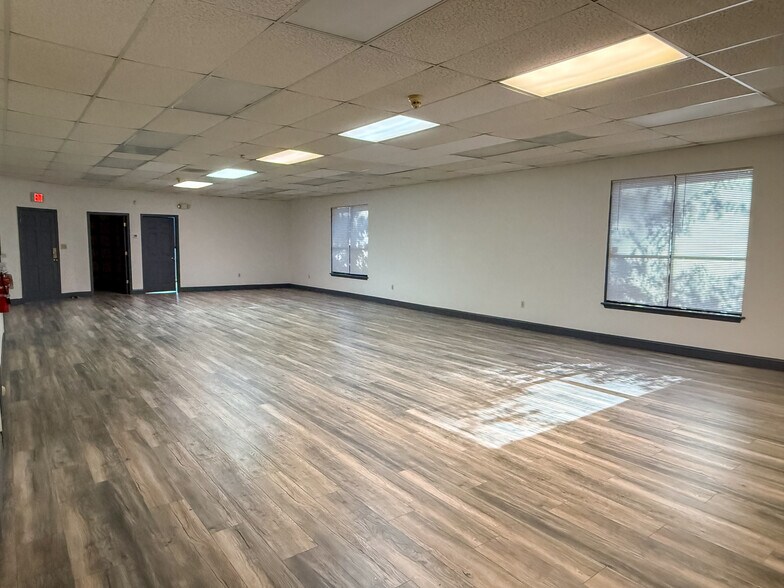 2413 Savannah Hwy, Charleston, SC à louer - Photo du bâtiment - Image 3 de 16