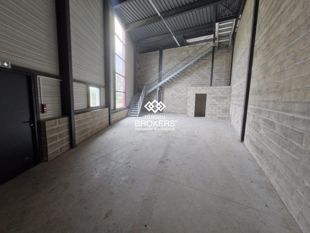 Industrial in Tremblay En France for lease Interior Photo- Image 1 of 4