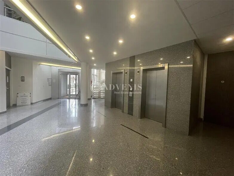 Office in Villepinte for sale - Lobby - Image 3 of 10