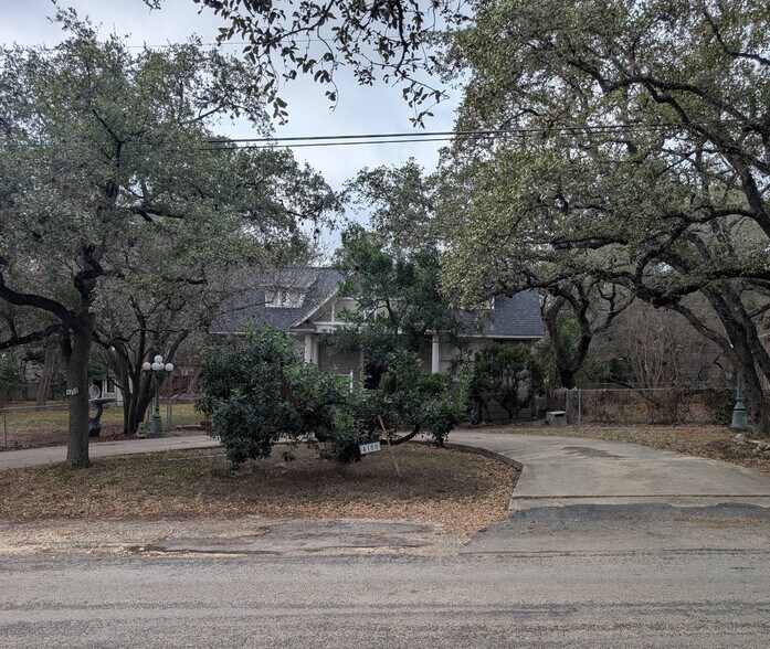12026 Rustic Ln, San Antonio, TX à vendre - Photo du bâtiment - Image 3 de 5