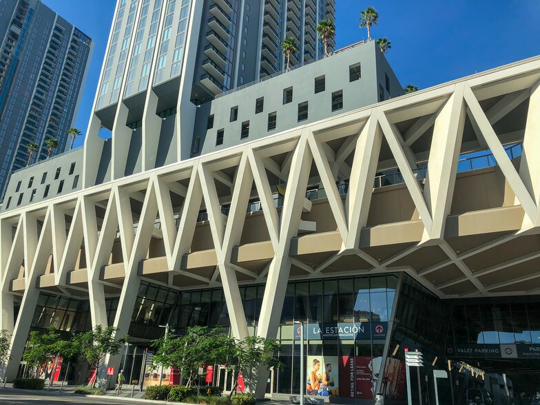 542 N Miami Ave, Miami, FL à louer - Photo du bâtiment - Image 2 de 30