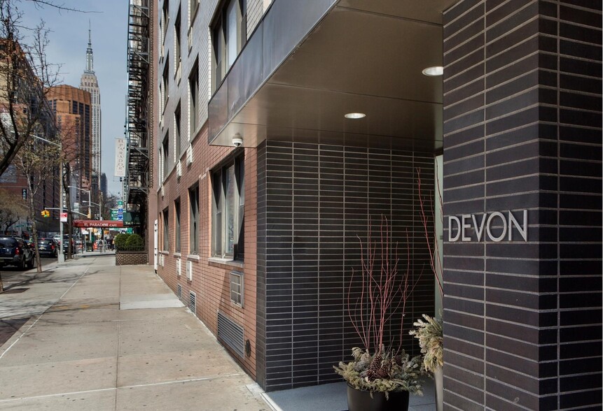 333 E 34th St, New York, NY for lease - Building Photo - Image 2 of 4