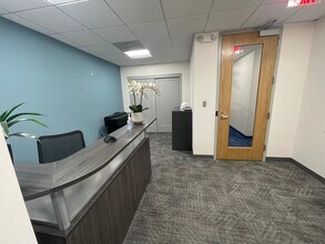 107 Carpenter Dr, Sterling, VA for lease Interior Photo- Image 1 of 7