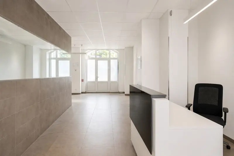 13 Rue Du Faubourg Saint-Martin, Paris for lease - Interior Photo - Image 3 of 6