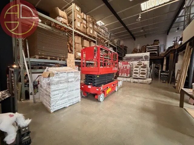 Industrial in Toulouse for sale - Interior Photo - Image 2 of 9