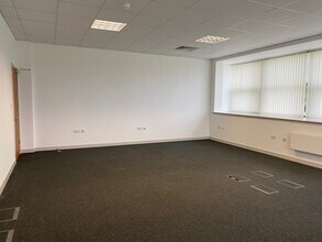 Burnbrae Rd, Linwood for lease Interior Photo- Image 2 of 3