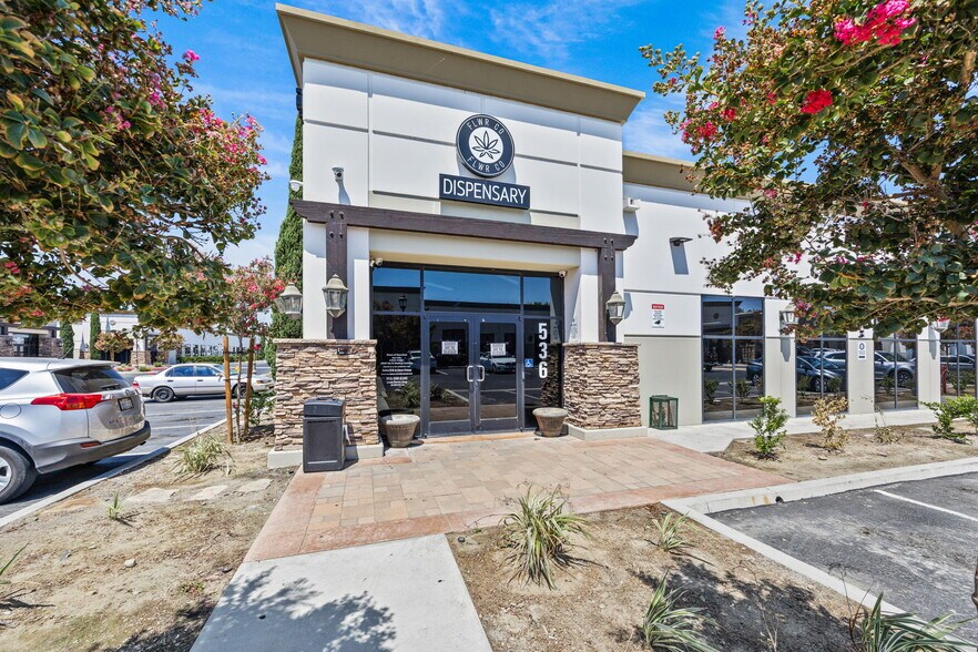 536 Queensland Cir, Corona, CA à vendre - Photo du bâtiment - Image 2 de 19