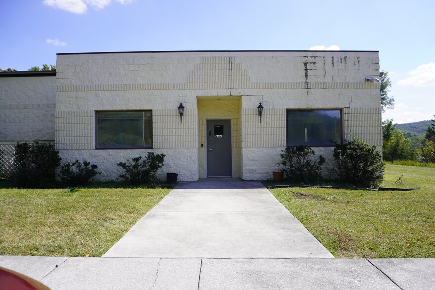 104 Centre Ct, Radford, VA for sale - Building Photo - Image 2 of 17