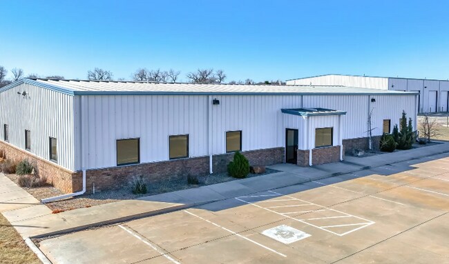 Plus de détails pour 2003 S Merritt Rd, Elk City, OK - Industriel à louer