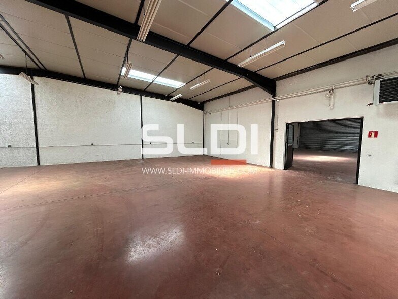 Flex in Genay for lease - Building Photo - Image 2 of 9