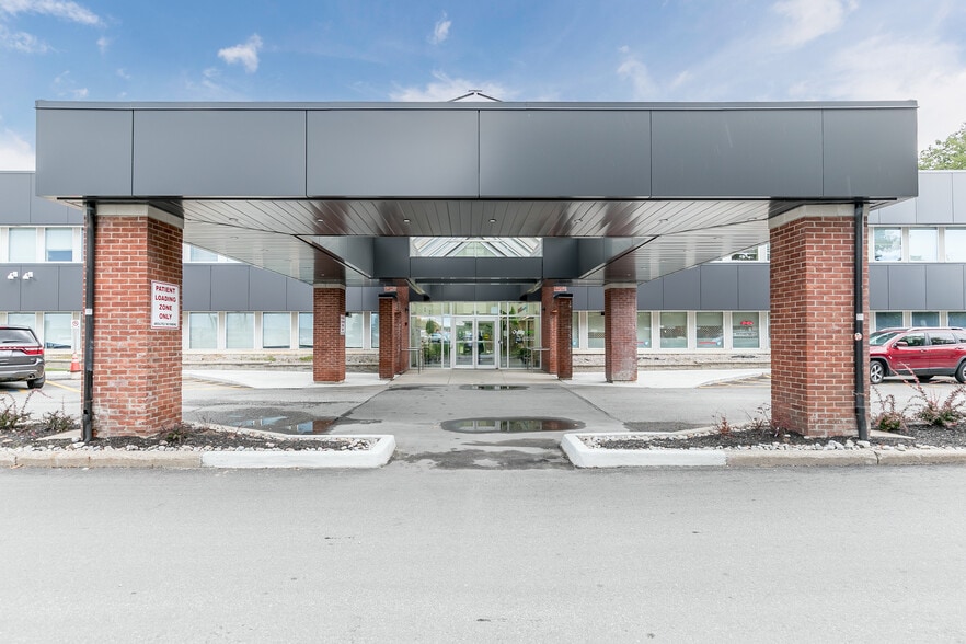 240 Penetanguishene Rd, Midland, ON for lease - Building Photo - Image 2 of 19