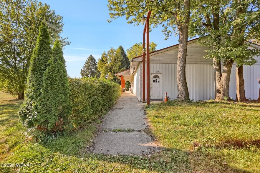 8265 State Route 405, Milton, PA for sale - Building Photo - Image 2 of 23