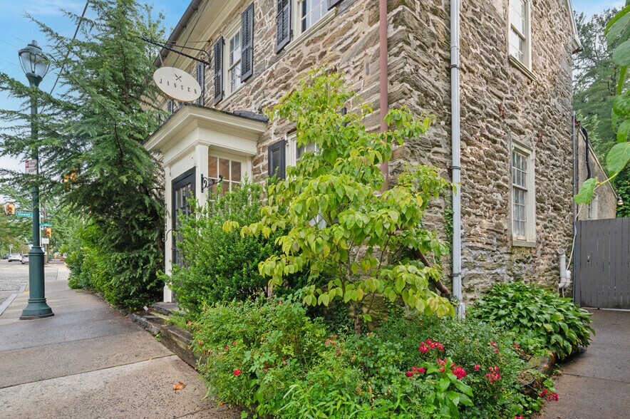 7402 Germantown Ave, Philadelphia, PA for lease - Building Photo - Image 1 of 15