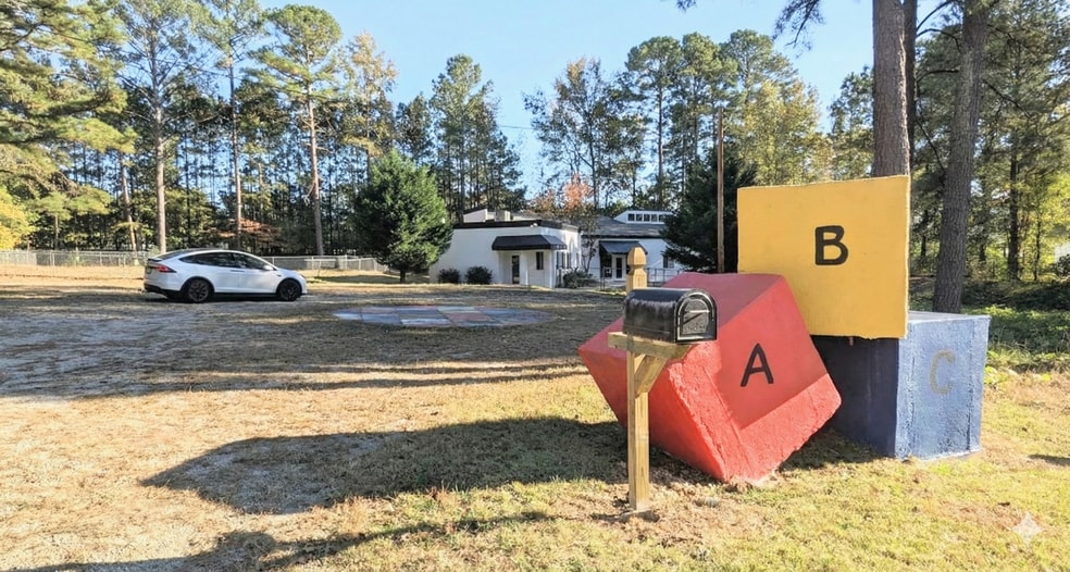 437 Moore St, Clayton, NC for lease - Building Photo - Image 1 of 23