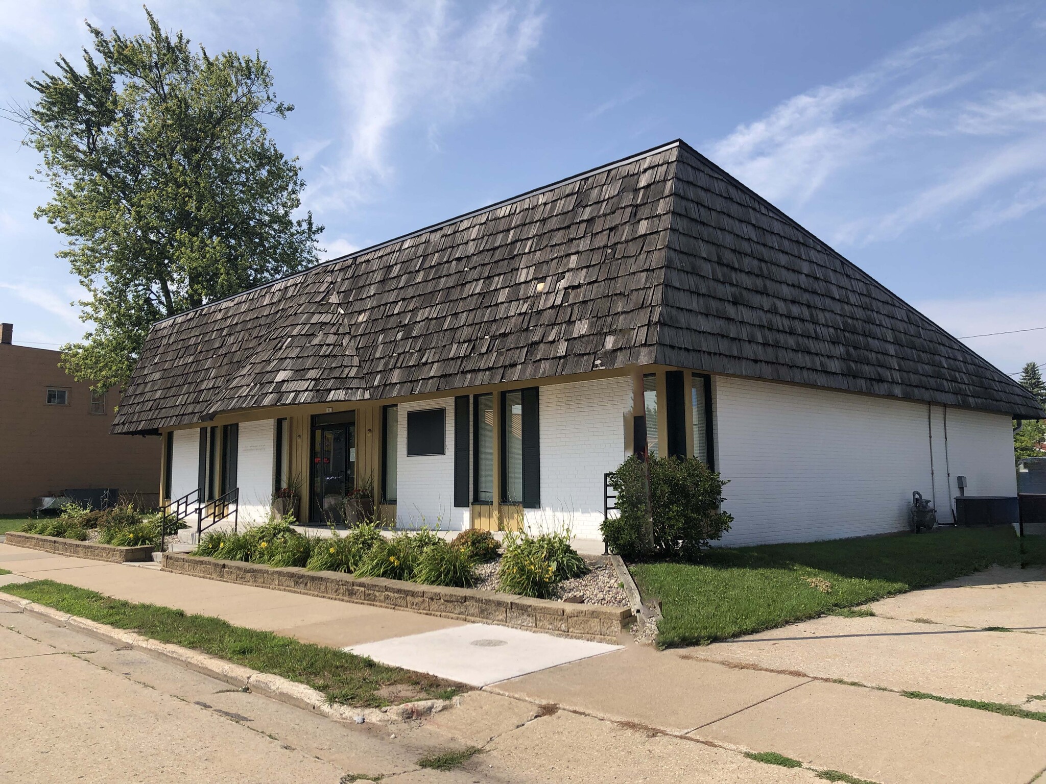 1013 N Main St, Oshkosh, WI for sale Primary Photo- Image 1 of 29