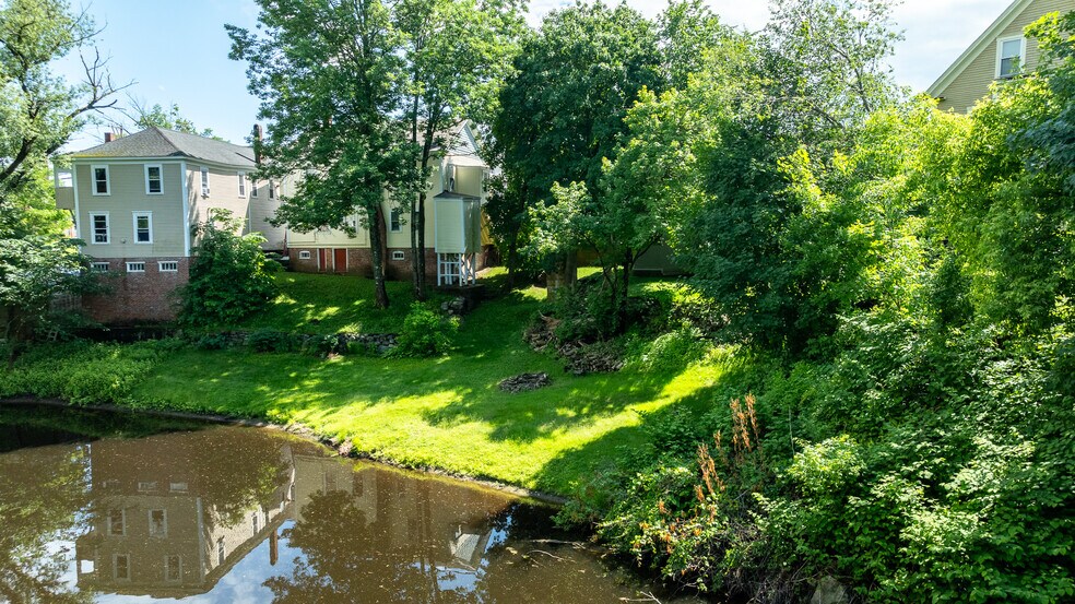 58 Pickering Rd, Rochester, NH à vendre - Photo du bâtiment - Image 2 de 31