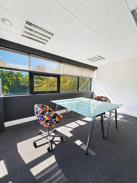 1 Bis Chemin Du Tronchon, Champagne-au-Mont-d'Or for lease - Interior Photo - Image 2 of 5