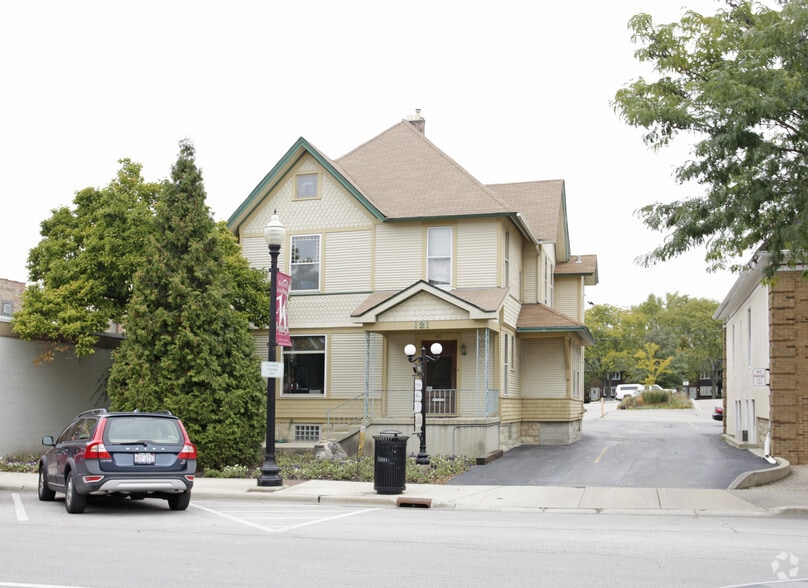 121 W Wesley St, Wheaton, IL for sale - Primary Photo - Image 1 of 6