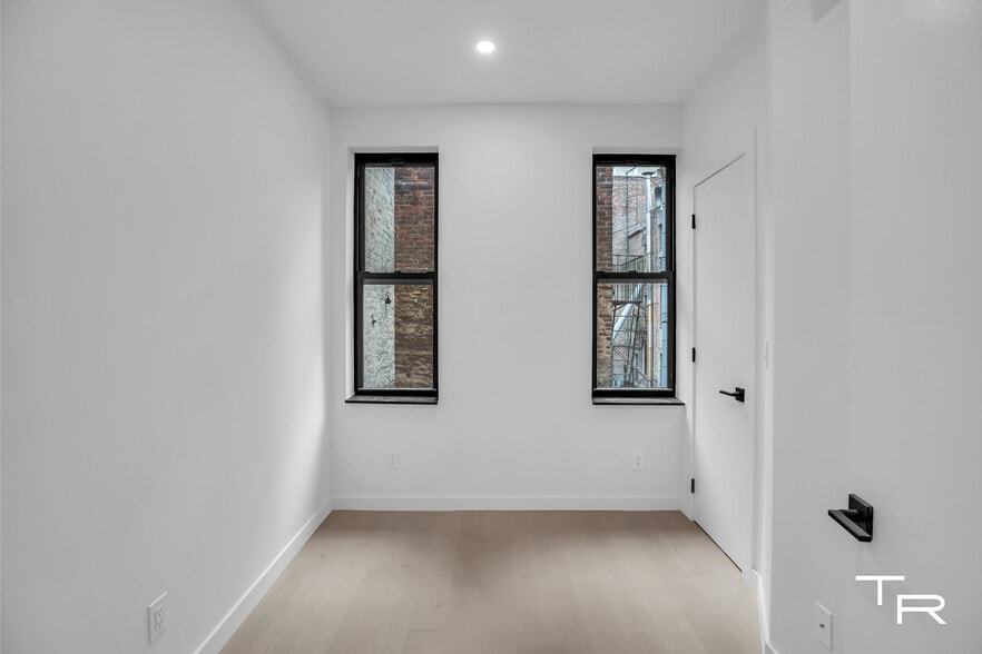 103 Mosco St, New York, NY for sale - Building Photo - Image 3 of 12