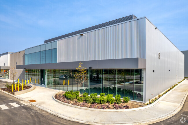 Plus de détails pour 3540 Wyecroft Rd, Oakville, ON - Industriel/Logistique à louer