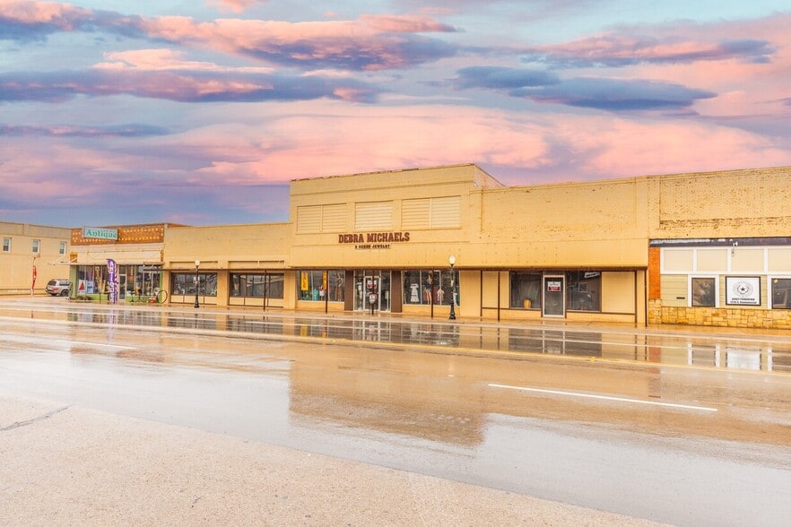 1242 Commercial Ave, Anson, TX for sale - Primary Photo - Image 1 of 39