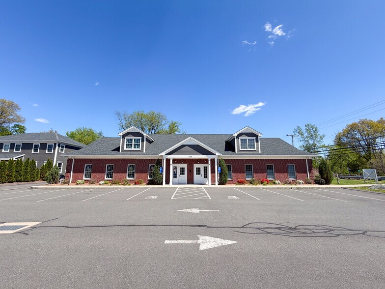 200 Mountain Rd, Suffield, CT à louer - Photo du bâtiment - Image 2 de 12