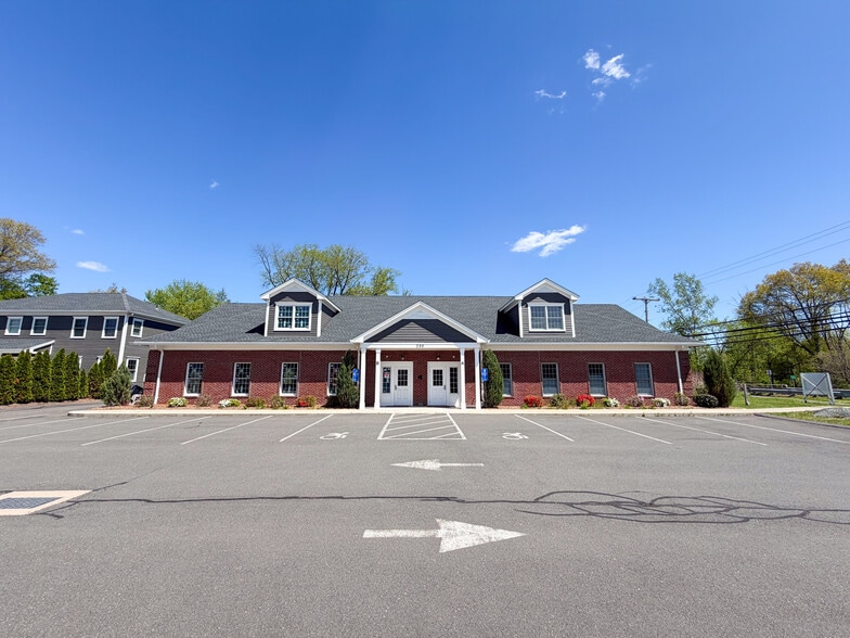 200 Mountain Rd, Suffield, CT à louer - Photo du bâtiment - Image 2 de 12