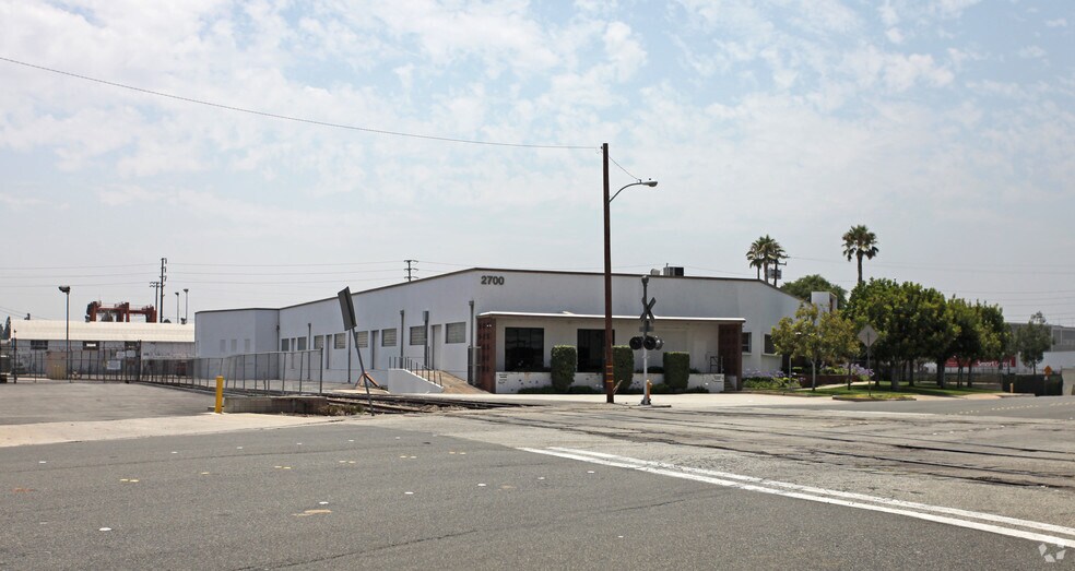 2700 Eastern Ave, Commerce, CA à louer - Photo du bâtiment - Image 2 de 3