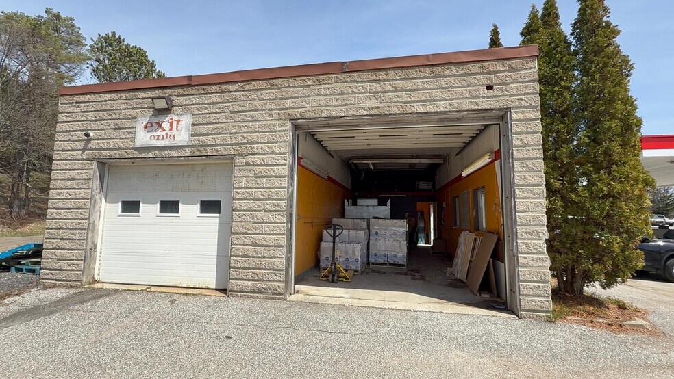 134 Hwy-60, Huntsville, ON à vendre - Photo du bâtiment - Image 3 de 10