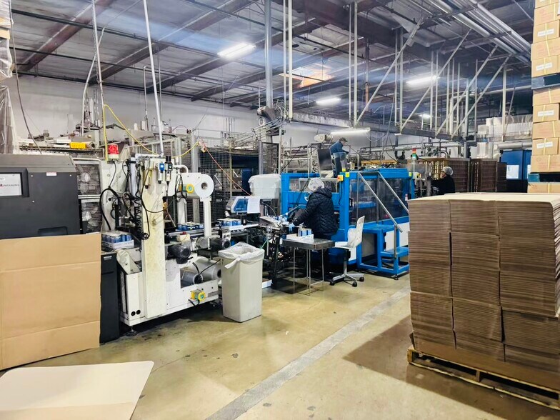 201 N Sullivan St, Santa Ana, CA à vendre - Photo du bâtiment - Image 3 de 14